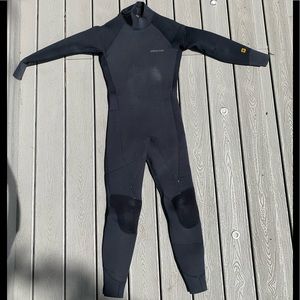 Patagonia men’s R3 4/3 back zip full wetsuit